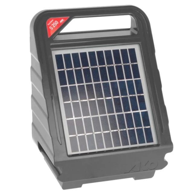 KERBL Electrificateur De Clôture Poule Et Volaille Autonome à Panneau Solaire Sun Power S250 Recyclé - Ako 3 KERBL Electrificateur De Clôture Poule Et Volaille Autonome à Panneau Solaire Sun Power S250 Recyclé - Ako