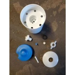 Abreuvoir Poule En Plastique Avec Pieds Imperial Easy Clean 30L Bleu Et Blanc - Gaun -Volaille Magasin abreuvoir poule plastique imperial gaun filtre entierement demonte 1