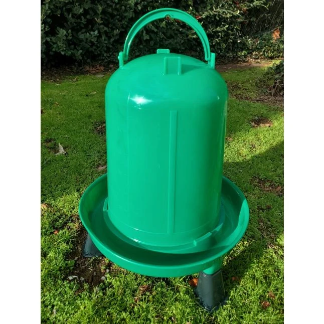 Gaun Abreuvoir Poule à Pieds En Plastique Recyclé Eco 8L 5 Gaun Abreuvoir Poule à Pieds En Plastique Recyclé Eco 8L – Image 3