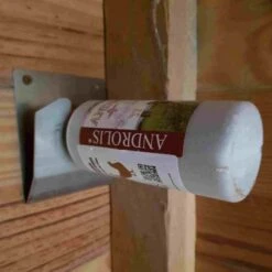 Clip De Fixation Flacon Anti Poux Rouges Biologique Pour Poule Et Oiseaux Androlis Taille M - Bestico -Volaille Magasin anti poux biologique poule oiseaux androlis flacon m appi avec support installe