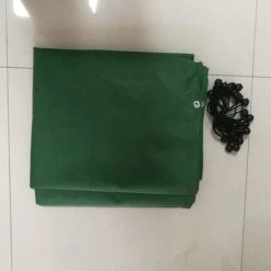 Bâche Pour Grand Enclos Poulailler Parc Grillagé - 4x4x2,8m -Volaille Magasin bache pour parc grillage poulailler avec elastiques vue face