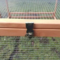 Parc Grillagé Pour Poulailler Farmer L Et XL Bois FSC 18 Parc Grillagé Pour Poulailler Farmer L Et XL Bois FSC -Volaille Magasin extension poulailler farmer bois fsc verrou plan rapproche