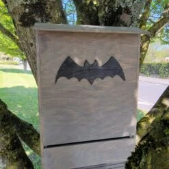 Nichoir Chauve-souris Bois FSC Grande Taille -Volaille Magasin maison chauve souris grande focus logo