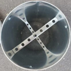 Mangeoire Galva Silo 15Kg + Couvercle 13 Mangeoire Galva Silo 15Kg + Couvercle -Volaille Magasin mangeoire metal avec couvercle 15kg detail interieur