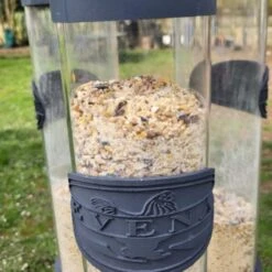 Mangeoire Pour Poule En Plastique Gris Tube Transparent 7kg Prima - Evena -Volaille Magasin mangeoire poule plastique tube transparent detail logo