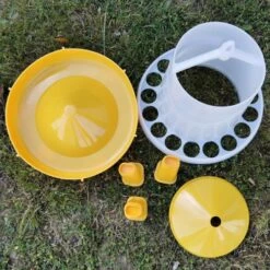 Gaun Mangeoire Poule à Pieds En Bioplastique Végétal Eco 2Kg 13 Gaun Mangeoire Poule à Pieds En Bioplastique Végétal Eco 2Kg -Volaille Magasin mangeoire sur pieds bioplastique 2 kg gaun demonte vue dessus