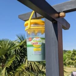 Piège à Mouches Extérieur Pour Le Jardin Appibuster Garden Avec Recharge - Bestico -Volaille Magasin piege a mouches appibuster garden suggestion 1