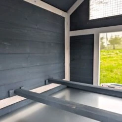 Poulailler Bantam XL Bleu Toit Shingle 2 à 4 Poules -Volaille Magasin poulailler bantam xl bleu focus int rieur ouvert