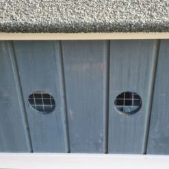 Poulailler Deluxe Bleu Toit Shingle Gris 10 à 12 Poules -Volaille Magasin poulailler deluxe 12 poules bleu zoom aerations