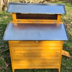 Poulailler Farmer XL Toit En Tôle Ouvrant 6 à 10 Poules Bois FSC -Volaille Magasin poulailler farmer xl toit tole cote