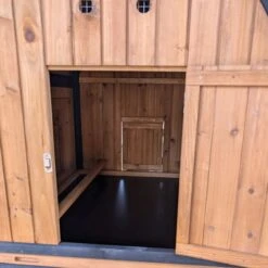 Poulailler Finlandais Toit Tôle Isolé Ouvrable 4 à 8 Poules -Volaille Magasin poulailler finlandais toit tole isole 4 a 8 poules entree