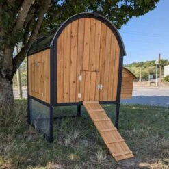 Poulailler Finlandais Toit Tôle Isolé Ouvrable 4 à 8 Poules -Volaille Magasin poulailler finlandais toit tole isole 4 a 8 poules face avant ferme