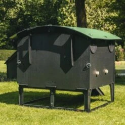 Poulailler Nestera Sur Pieds Taille L Plastique Recyclé 8 à 15 Poules -Volaille Magasin poulailler plastique recycle nestera l arriere lum