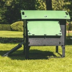 Poulailler Nestera Sur Pieds Taille M Plastique Recyclé 5 à 9 Poules -Volaille Magasin poulailler plastique recycle nestera m cote pondoir lum