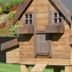 Volaille Magasin 12 Volaille Magasin -Volaille Magasin poulailler suisse epicea detail