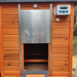 Poulailler Sussex L Toit Shingle Noir Ouvrant 4 à 6 Poules Bois FSC 29 Poulailler Sussex L Toit Shingle Noir Ouvrant 4 à 6 Poules Bois FSC -Volaille Magasin poulailler sussex avec portier automatique 2