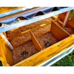 Poulailler Toit Renforcé M Toit Plastique 6 à 8 Poules -Volaille Magasin poulailler toit renforce 6 a 8 poules detail pondoir