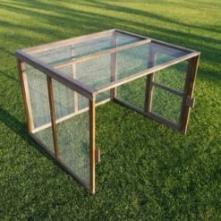 Parc Grillagé Pour Poulailler Plymouth Bois FSC -Volaille Magasin poulailler plymouth 6 a 8 poules bois fsc vue parc exterieur cote 1