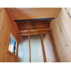 Poulailler Sussex L Toit Shingle Noir Ouvrant 4 à 6 Poules Bois FSC 25 Poulailler Sussex L Toit Shingle Noir Ouvrant 4 à 6 Poules Bois FSC -Volaille Magasin poulailler sussex detail interieur