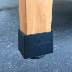 Poulailler Sussex L Toit Shingle Noir Ouvrant 4 à 6 Poules Bois FSC 28 Poulailler Sussex L Toit Shingle Noir Ouvrant 4 à 6 Poules Bois FSC -Volaille Magasin poulailler sussex detail pied 1