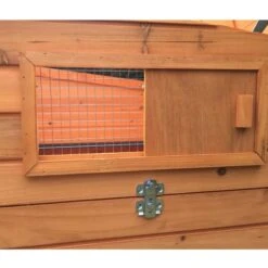 Poulailler Sussex L Toit Shingle Noir Ouvrant 4 à 6 Poules Bois FSC 23 Poulailler Sussex L Toit Shingle Noir Ouvrant 4 à 6 Poules Bois FSC -Volaille Magasin poulailler sussex detail trappe grillagee