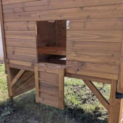 Poulailler Farmer XL Toit Tôle Ouvrant 6 à 10 Poules Bois FSC Avec Rehausse 17 Poulailler Farmer XL Toit Tôle Ouvrant 6 à 10 Poules Bois FSC Avec Rehausse -Volaille Magasin poulialler farmer avec rehausse trappe arriere 1