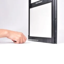 Trappe Sécurité Pour Poulailler Avec Loquet De Verrouillage Taille Unique - Zen Farm 7 Trappe Sécurité Pour Poulailler Avec Loquet De Verrouillage Taille Unique - Zen Farm -Volaille Magasin trappe autobloquante poulailler taille unique zen farm loquet